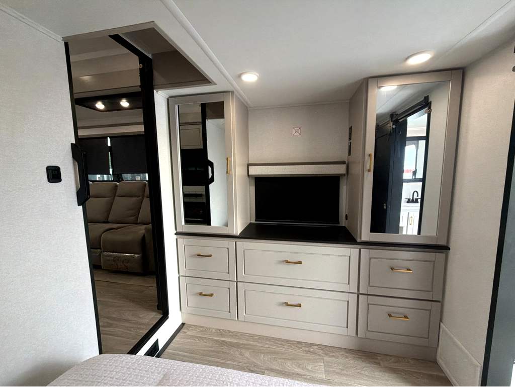 2027 JAYCO NORTH POINT 375TBDB - Image 20