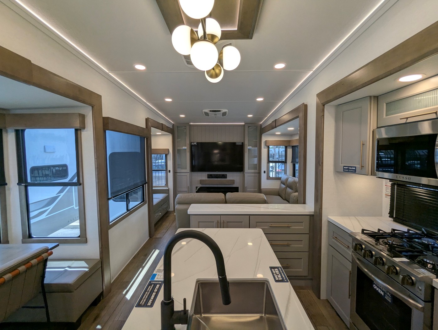 2025 Alliance RV Paradigm 375RD - Image 26