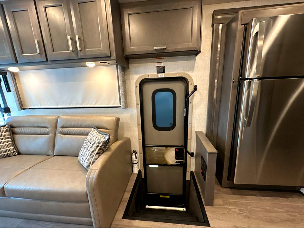 2023 THOR MOTOR COACH PALAZZO 37.6 - Image 12