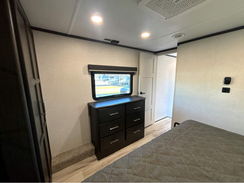 2026 Keystone AVALANCHE 366LS - Image 33