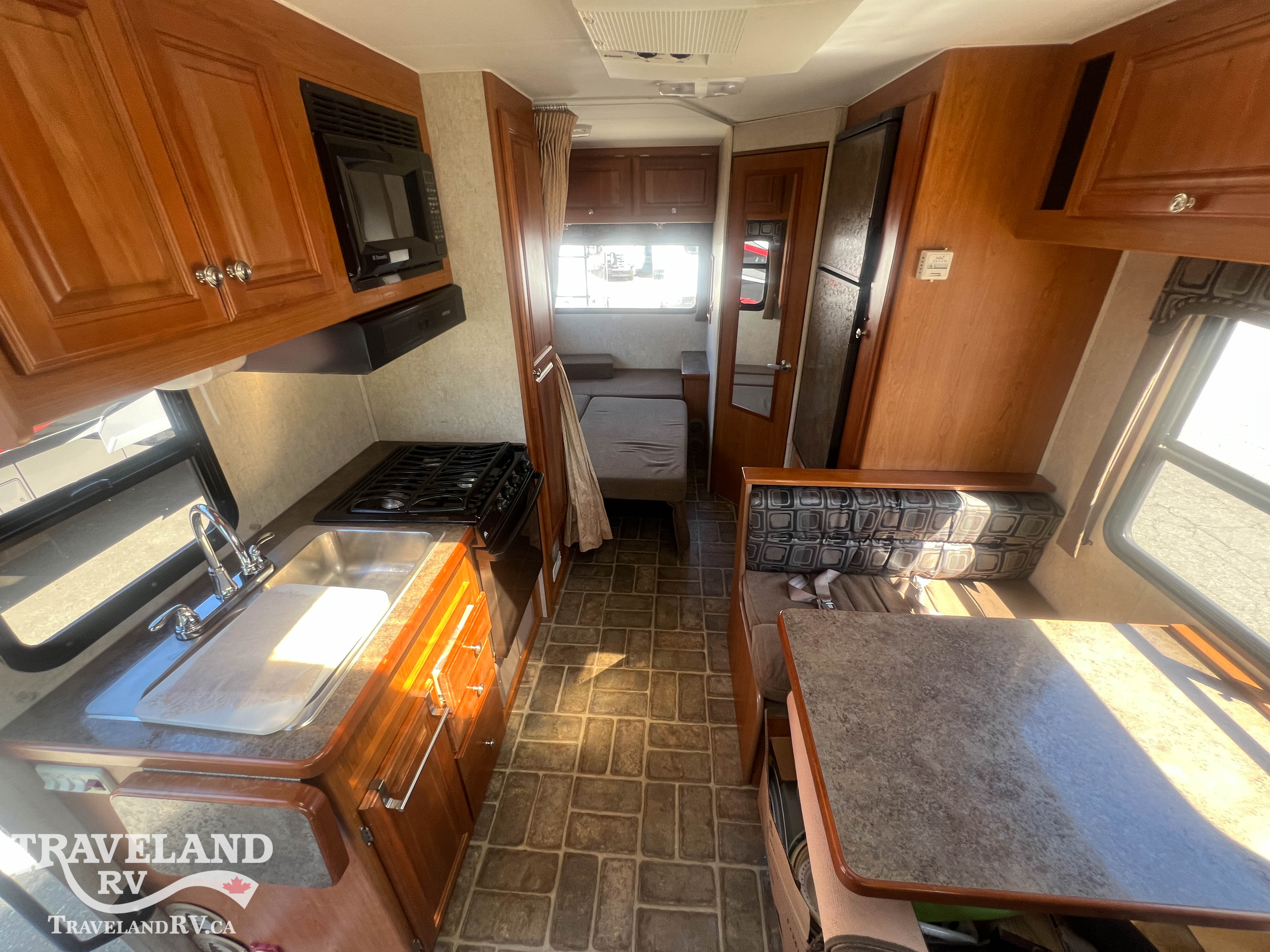 2010 TRIPLE E REGAL C21 HMS - Image 2
