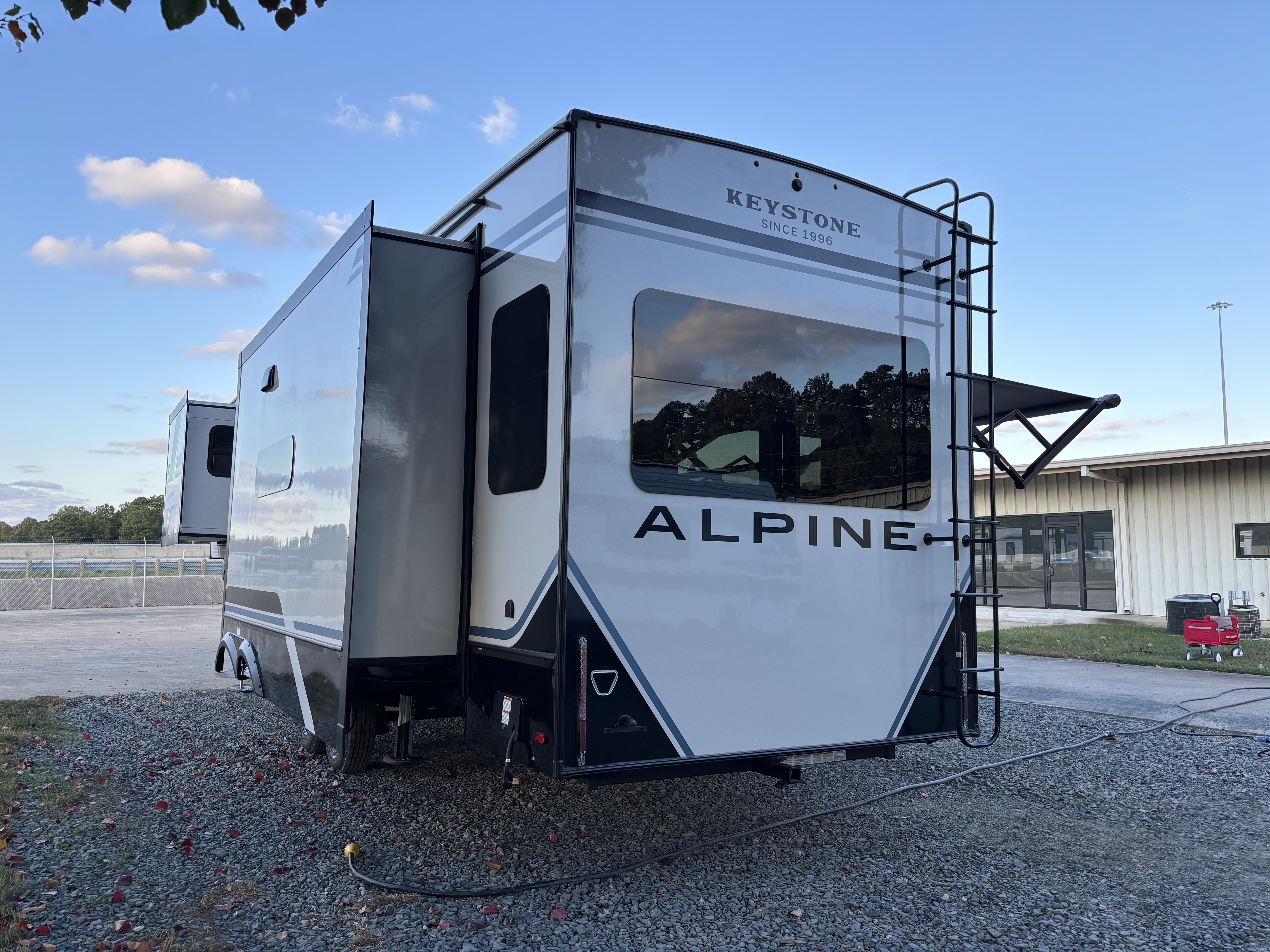 2026 Keystone Alpine 3303CK - Image 6