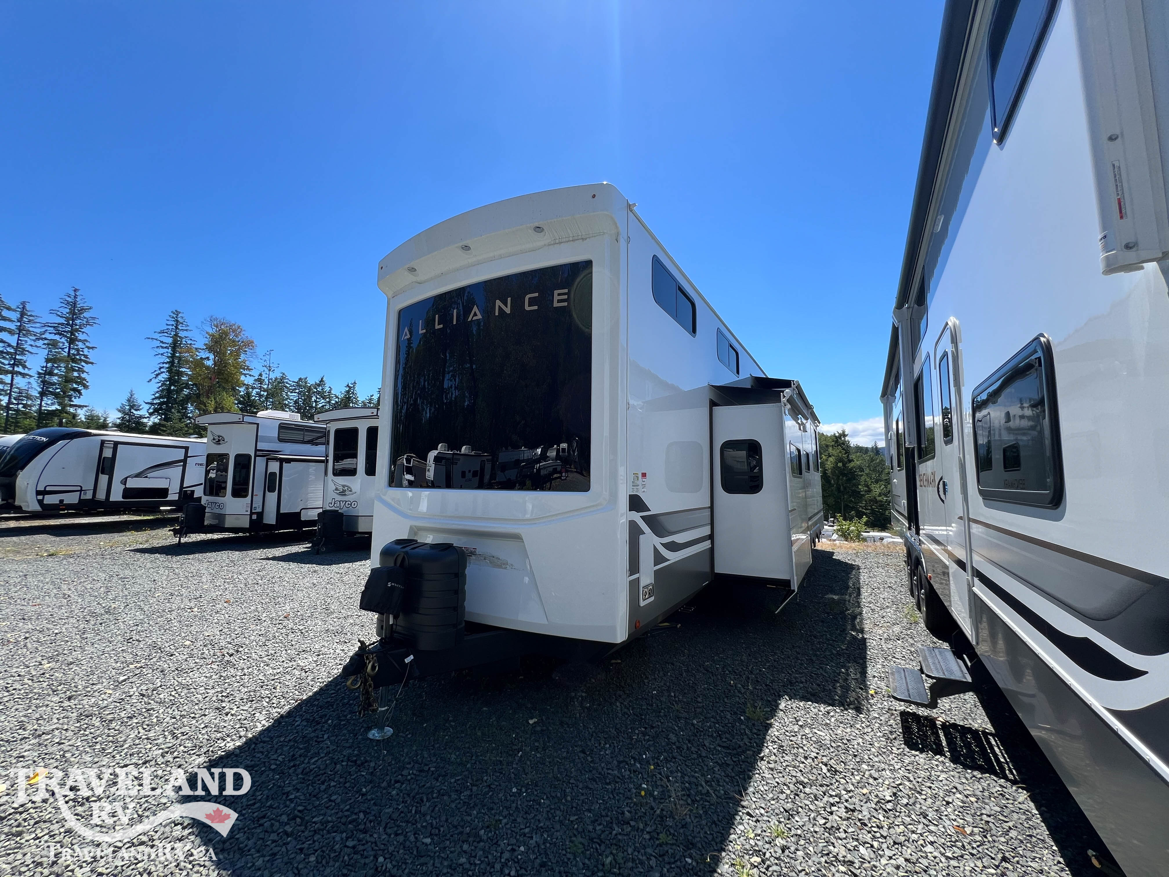 2026 Alliance RV Benchmark 44LFT - Image 5