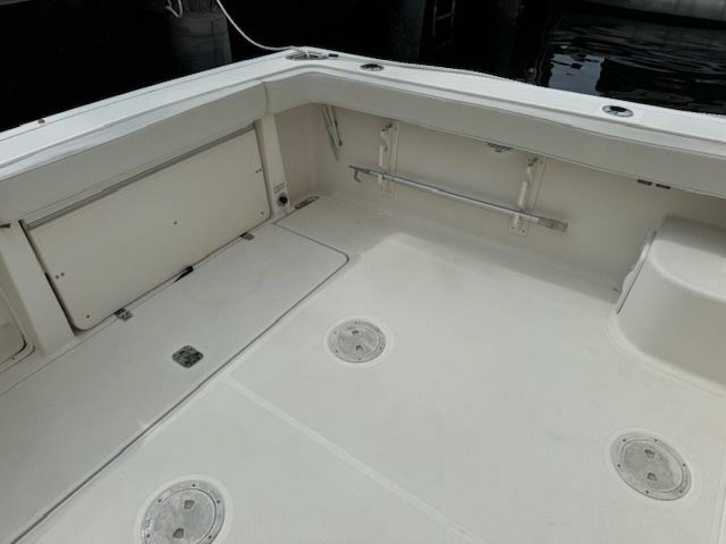 2002 Pursuit 3000 Express - Image 8