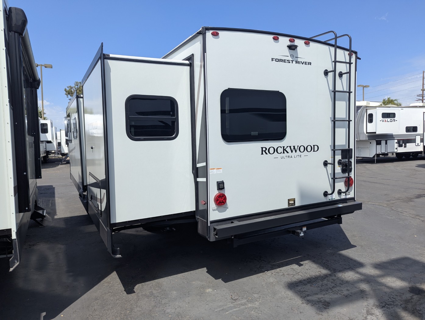 2027 Forest River Rockwood Ultra Lite 2608BS - Image 6