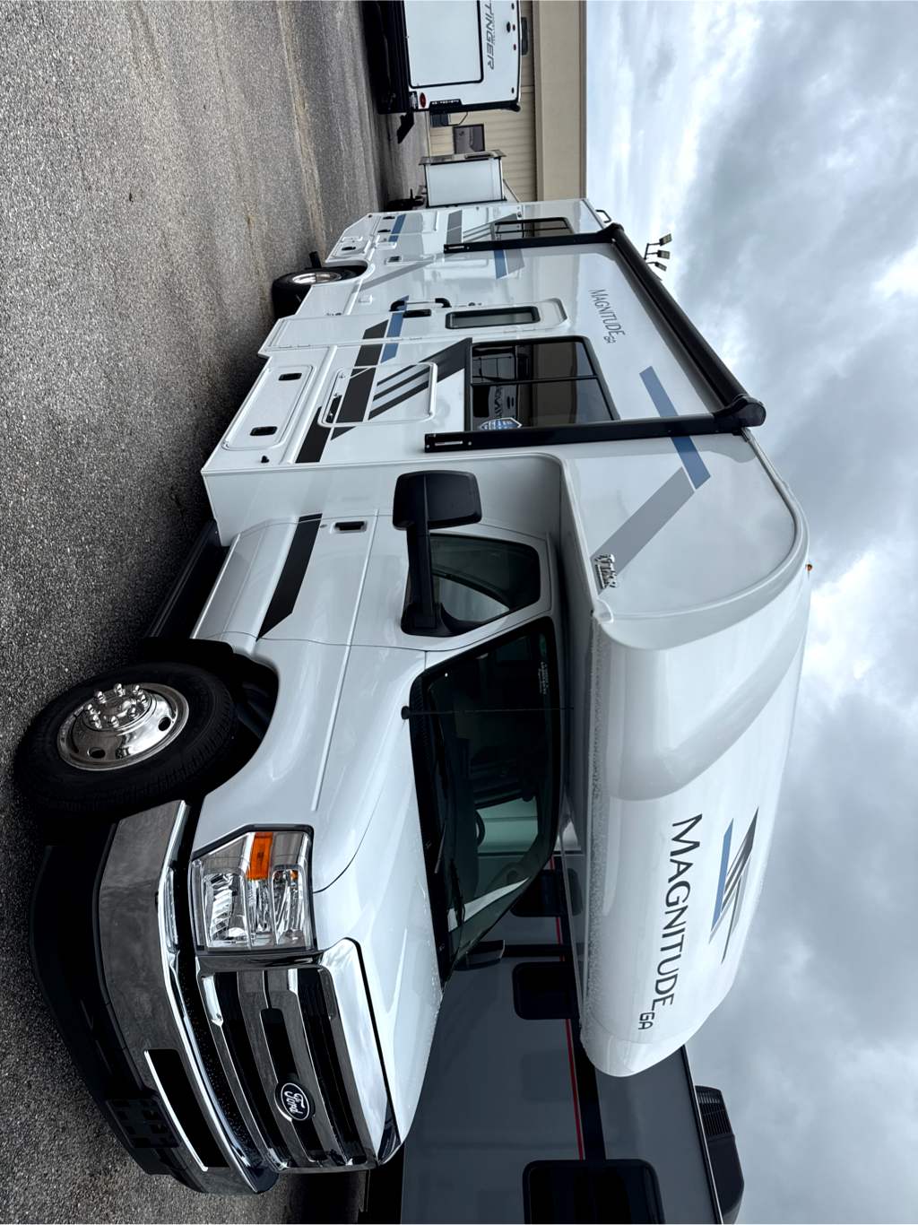 2027 THOR MOTOR COACH MAGNITUDE GA28 - Image 1