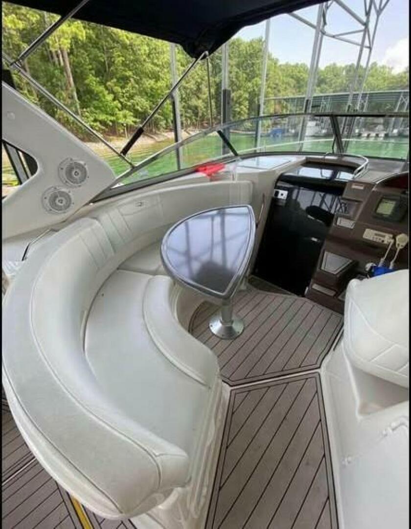 2006 Regal 3060 Window Express - Image 7