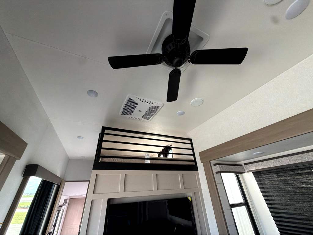 2027 JAYCO JAY FLIGHT BUNGALOW 404LOFT - Image 31