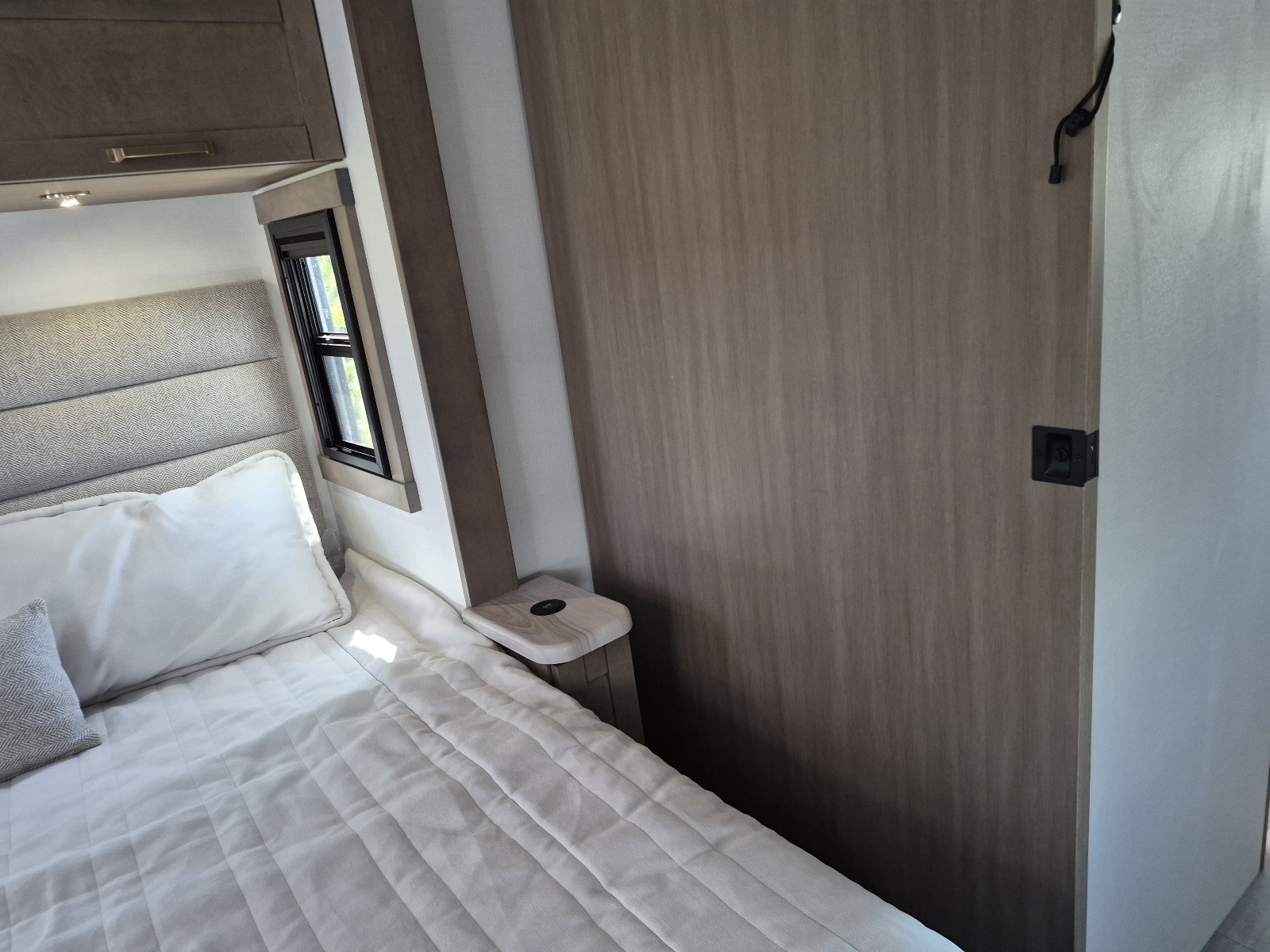 2027 Entegra Coach Vision XL 36C - Image 16