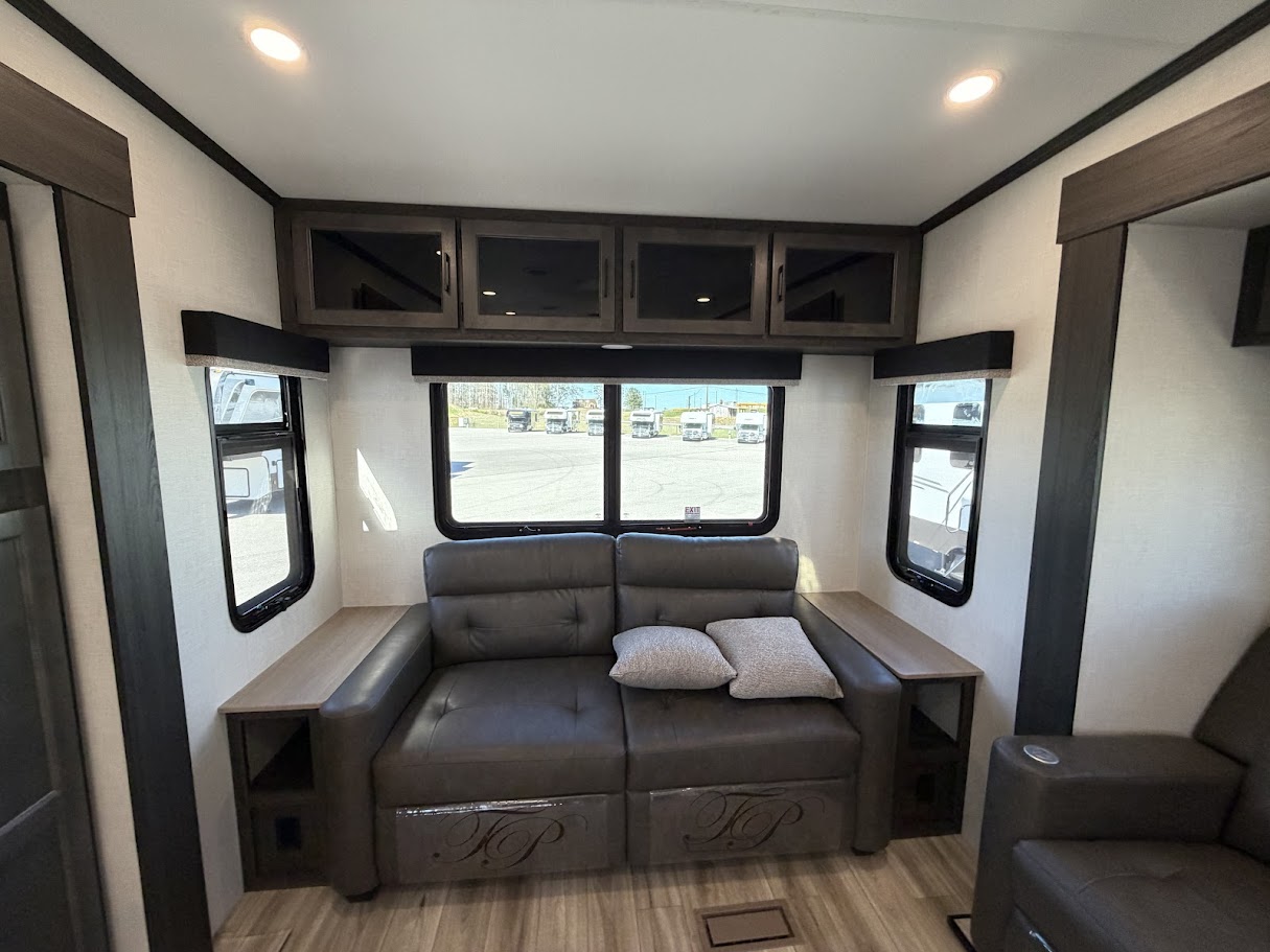 2026 VENTURE RV SPORTTREK 353VIK - Image 17