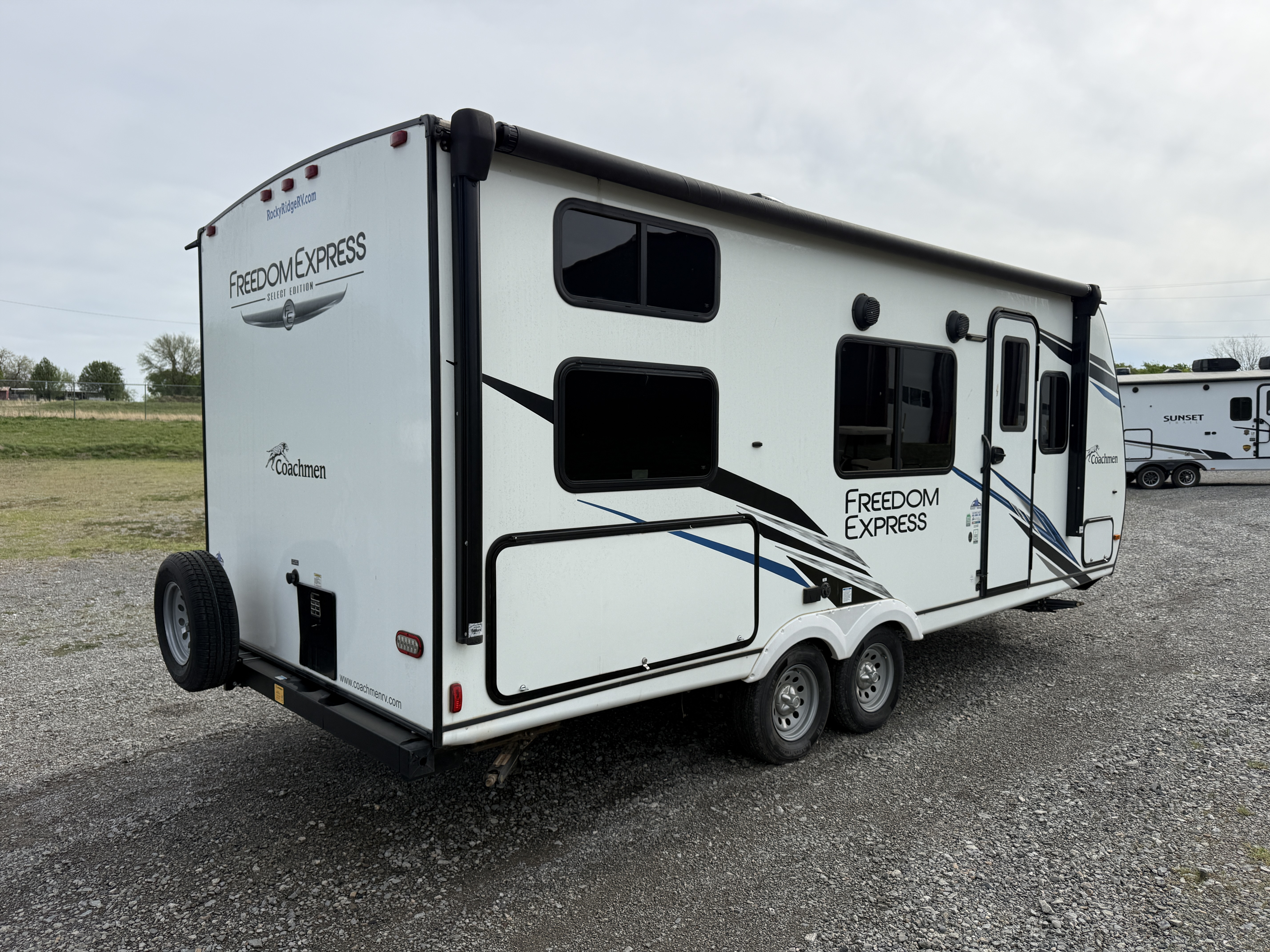 2023 Coachmen Freedom Express Select 22SE - Image 7