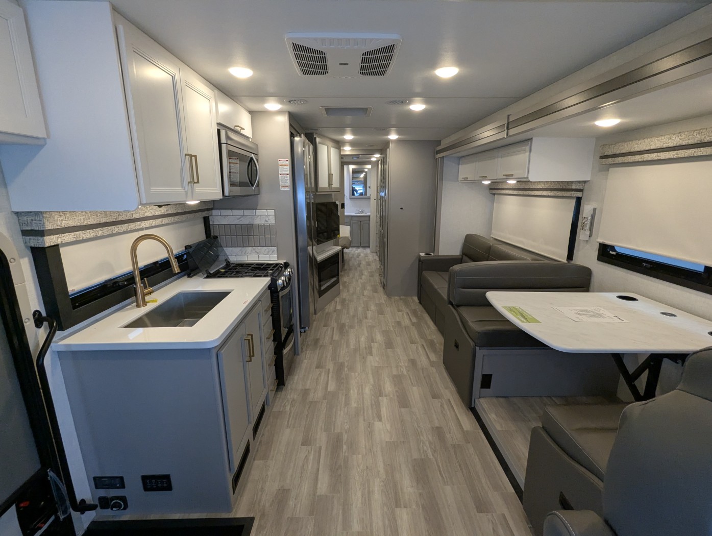 2026 Thor Motor Coach Windsport 35G - Image 4