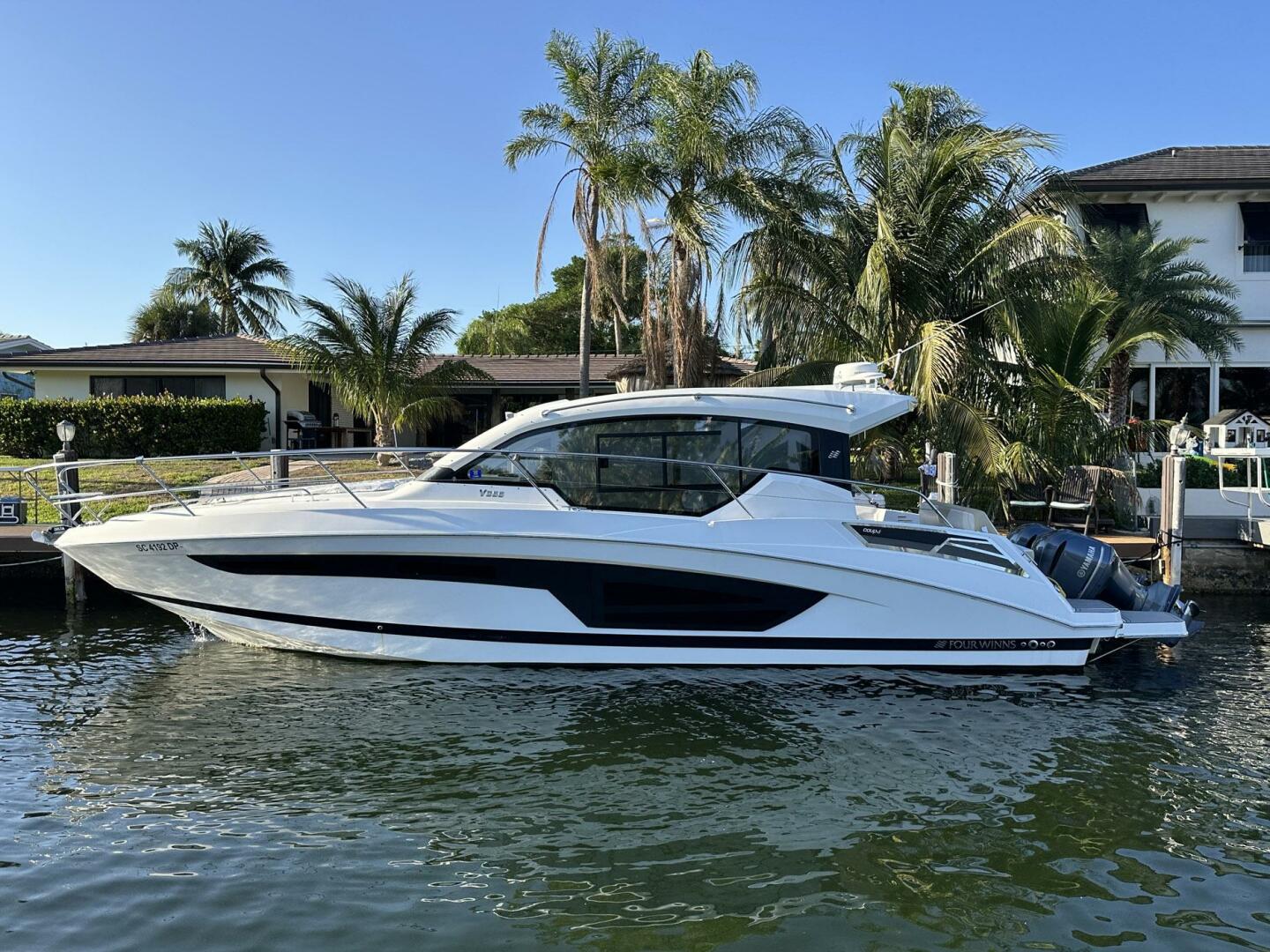 2020 Four Winns Vista 355 Coupe - Image 36