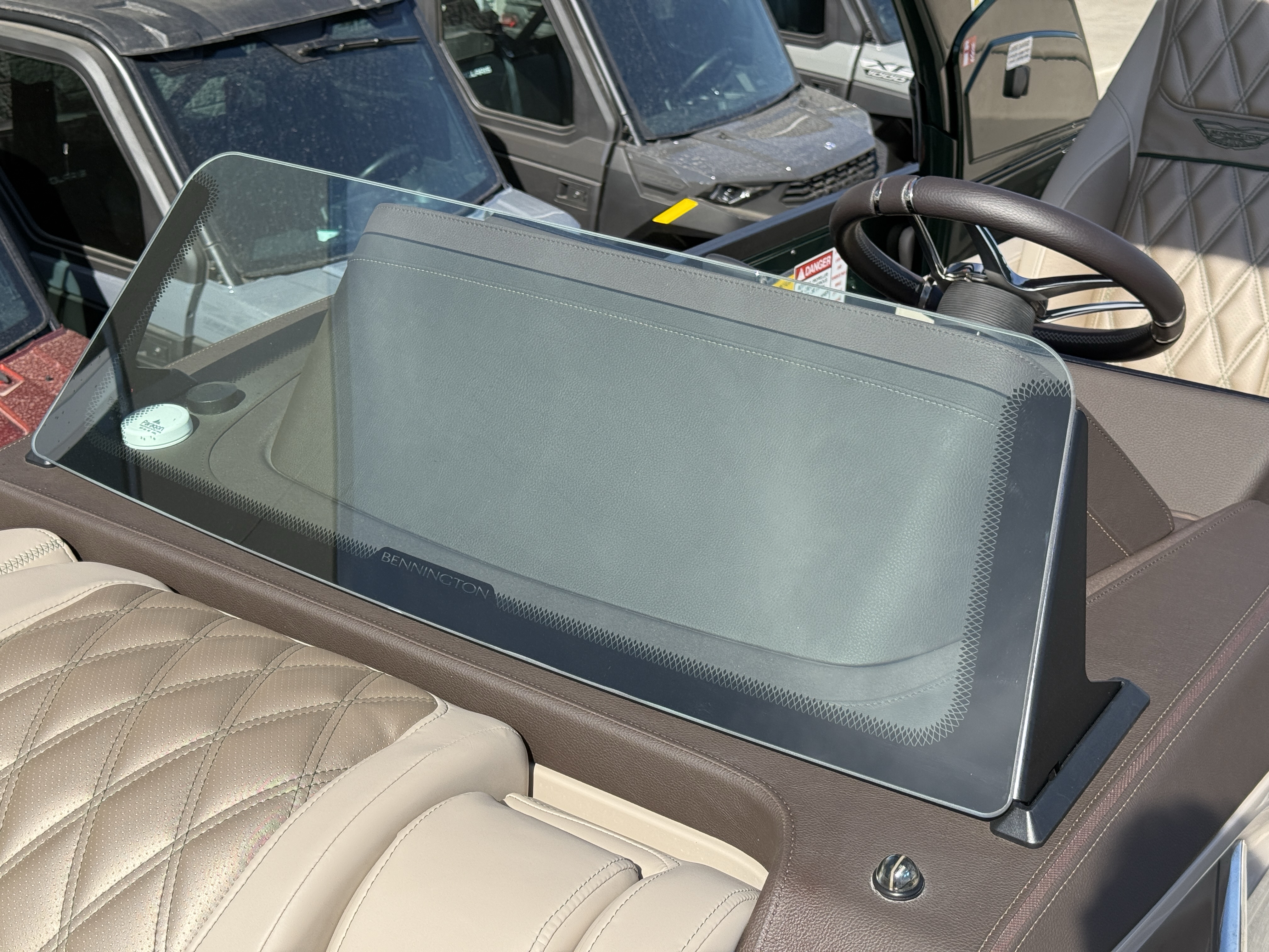 2026 Bennington 25QXSBA 425HP V10 Tritoon Pontoon - Image 17