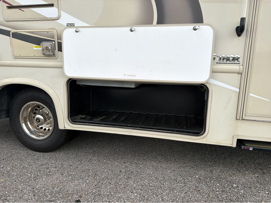 2019 Thor Motor Coach FOUR WINDS 24WS - Image 9