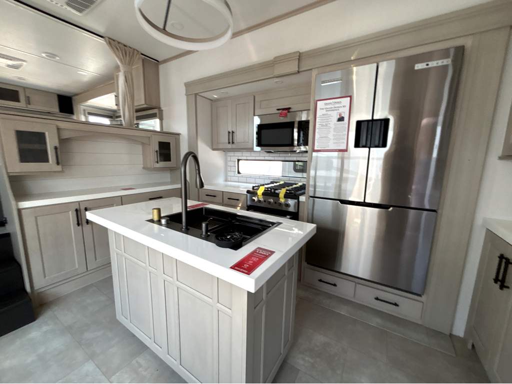 2026 GRAND DESIGN SOLITUDE 376RD - Image 8