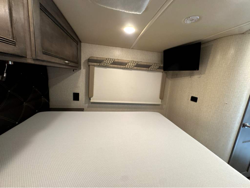 2017 WINNEBAGO ASPECT 30J - Image 17