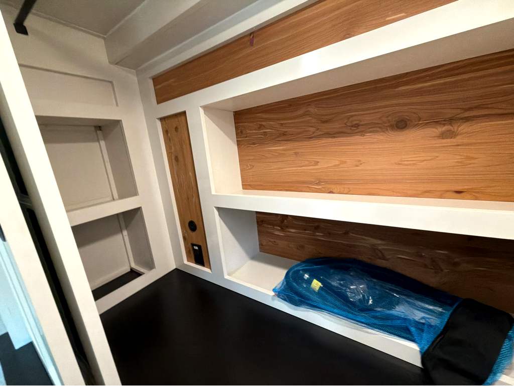 2025 JAYCO PINNACLE 32RLTS - Image 28