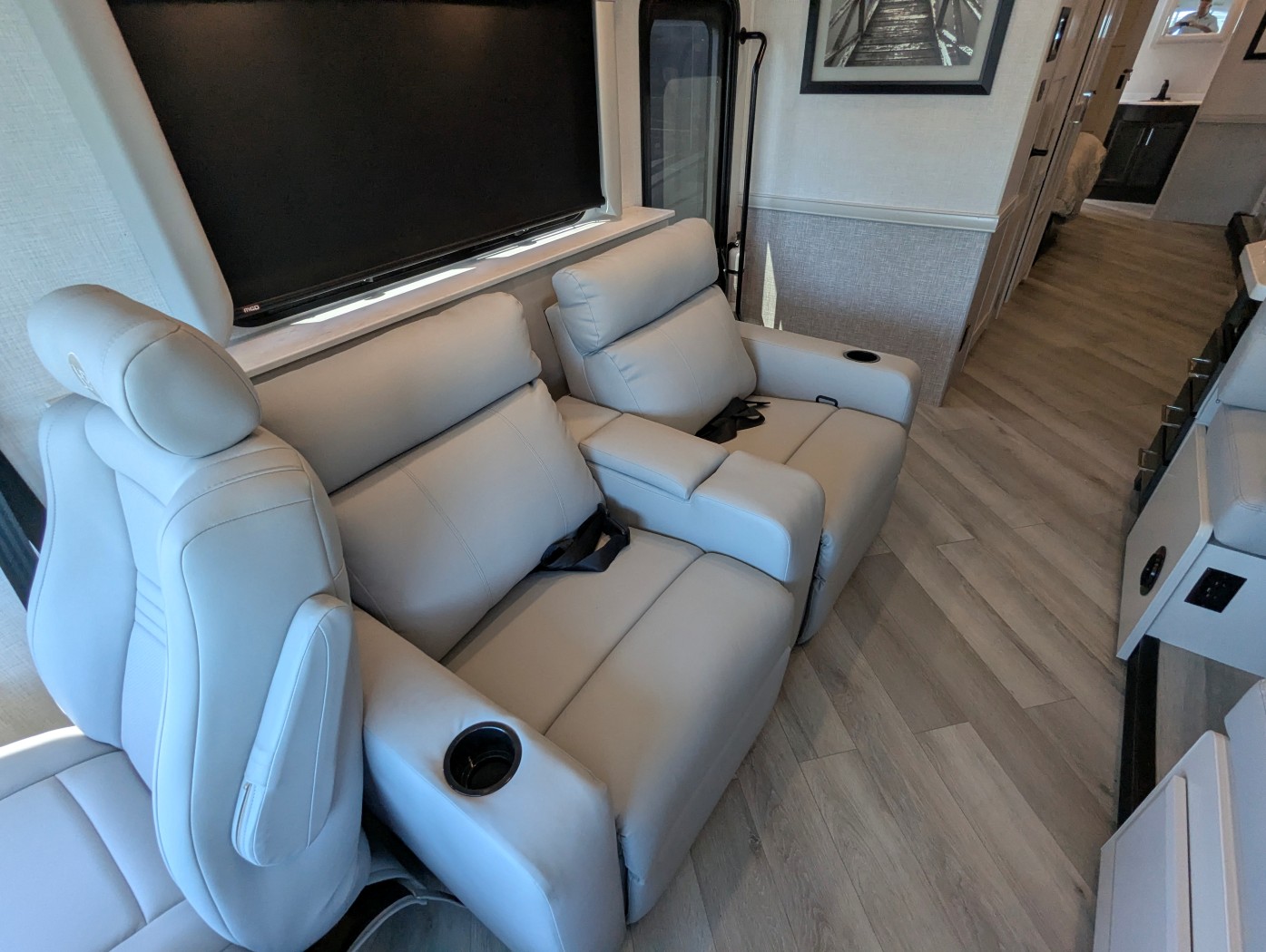 2026 Holiday Rambler Invicta 33HB - Image 13