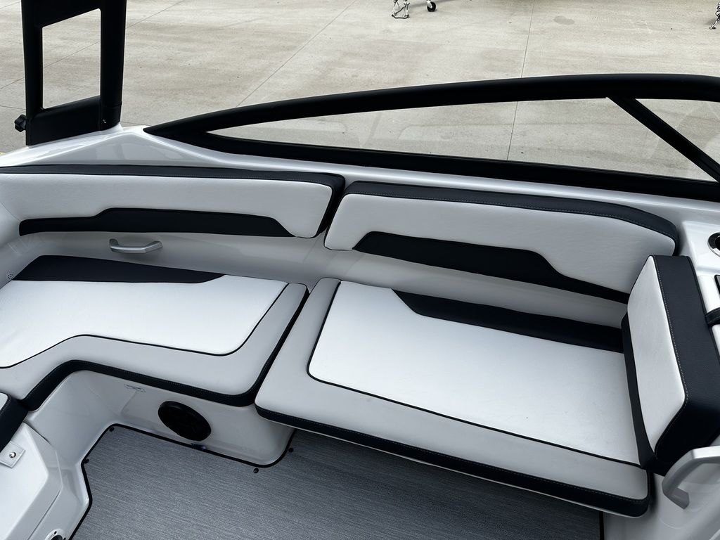 2025 Yamaha Boats AR195 - Image 15