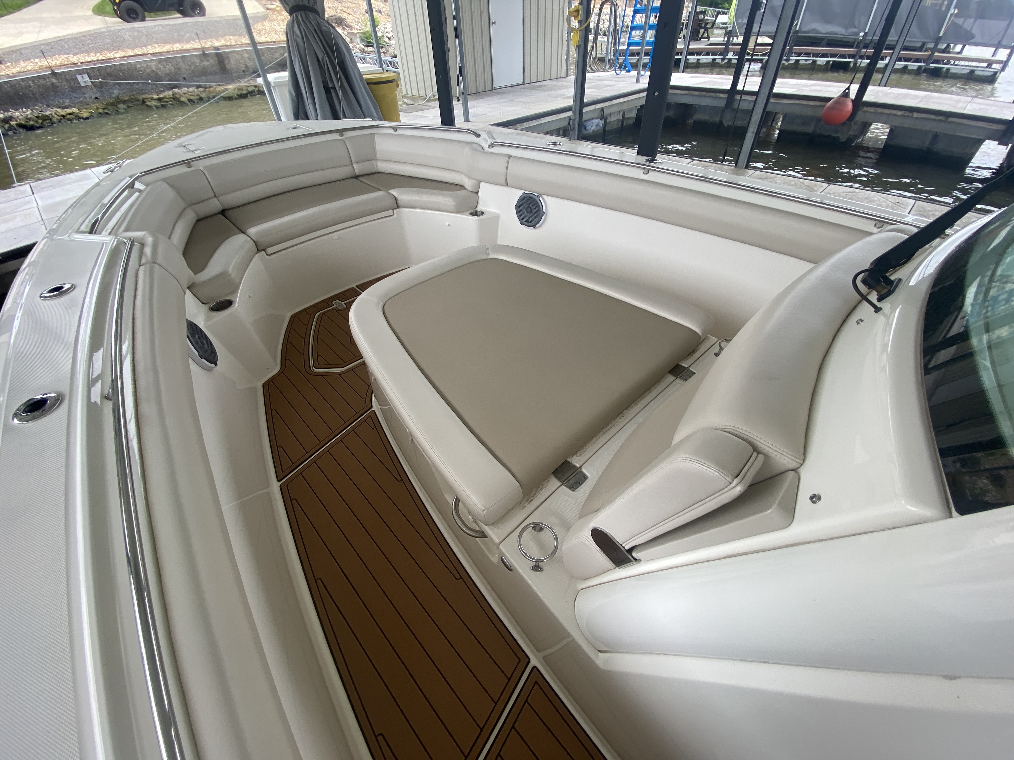 2016 Boston Whaler 330 Outrage - Image 24