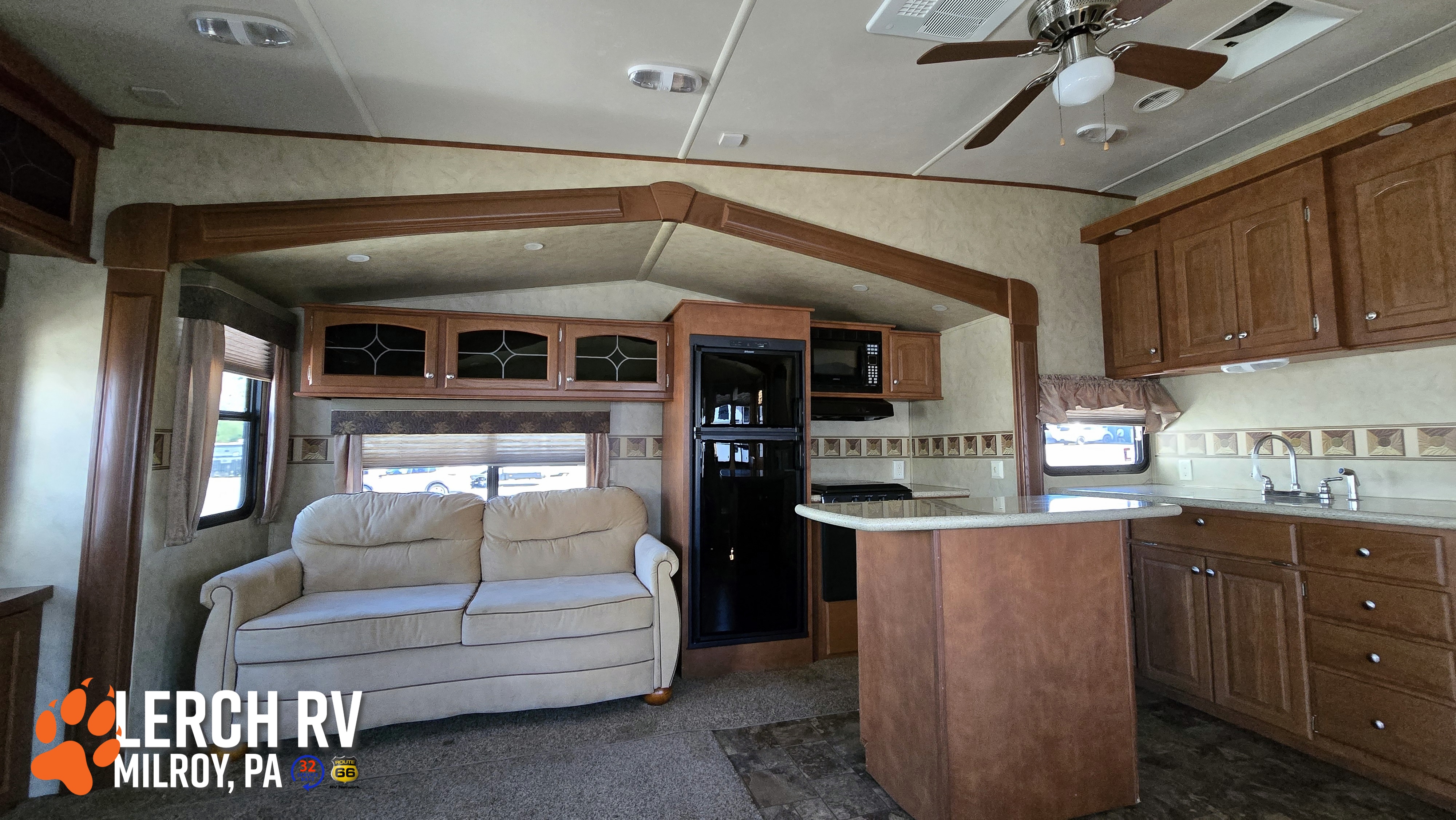 2013 FOREST RIVER CEDAR CREEK SILVERBACK 29RE - Image 17
