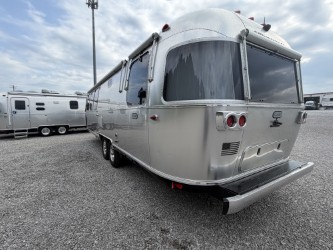 2021 AIRSTREAM CLASSIC 30RB - Image 6