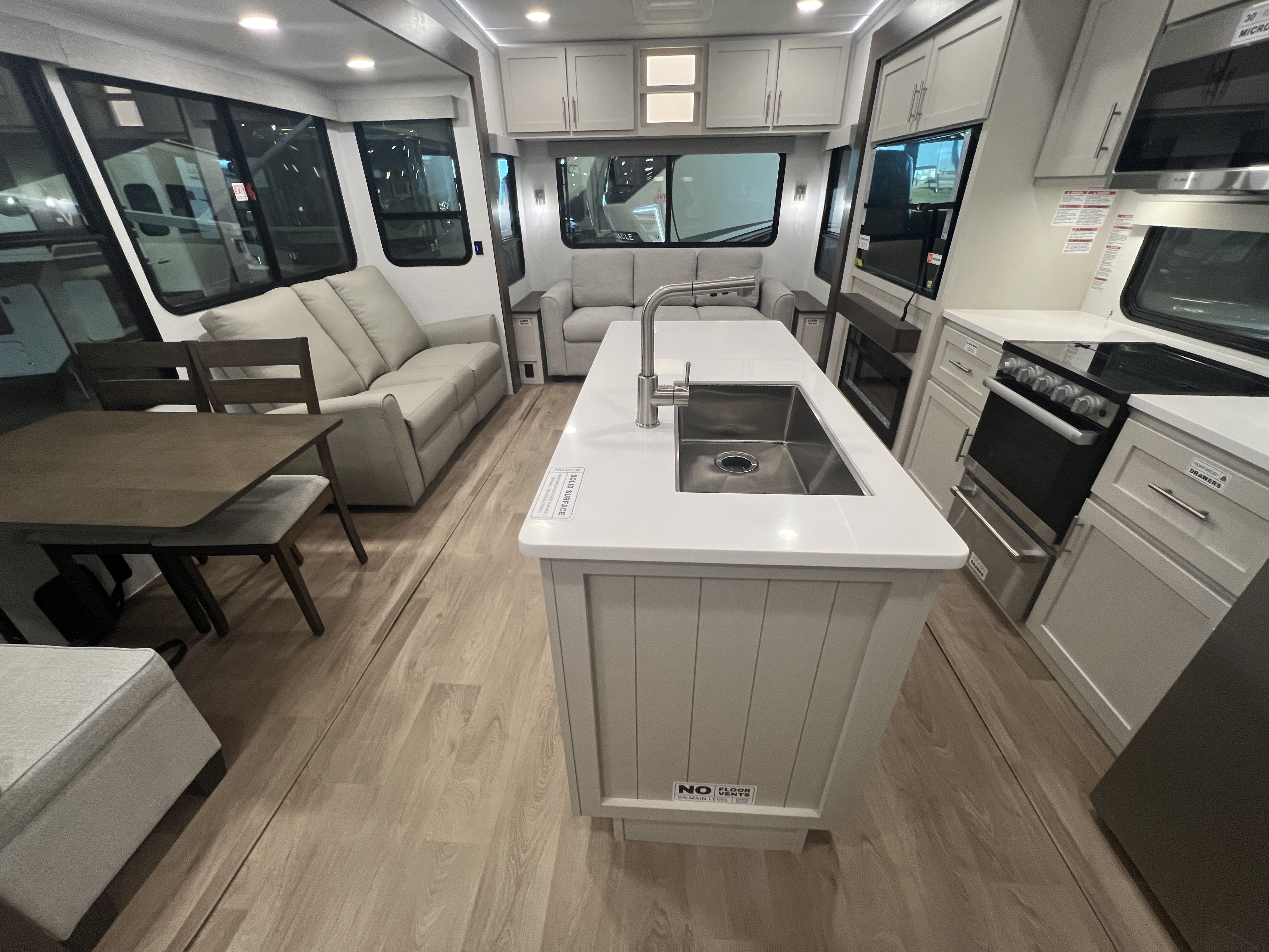 2027 Alliance RV Avenue 32RLS - Image 3