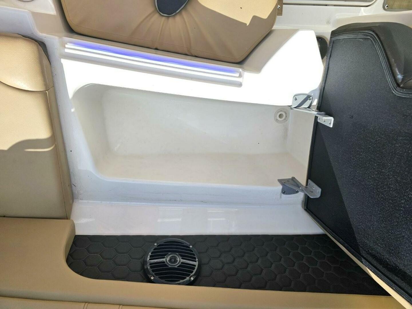 2018 Sea Ray 290 SDX - Image 22