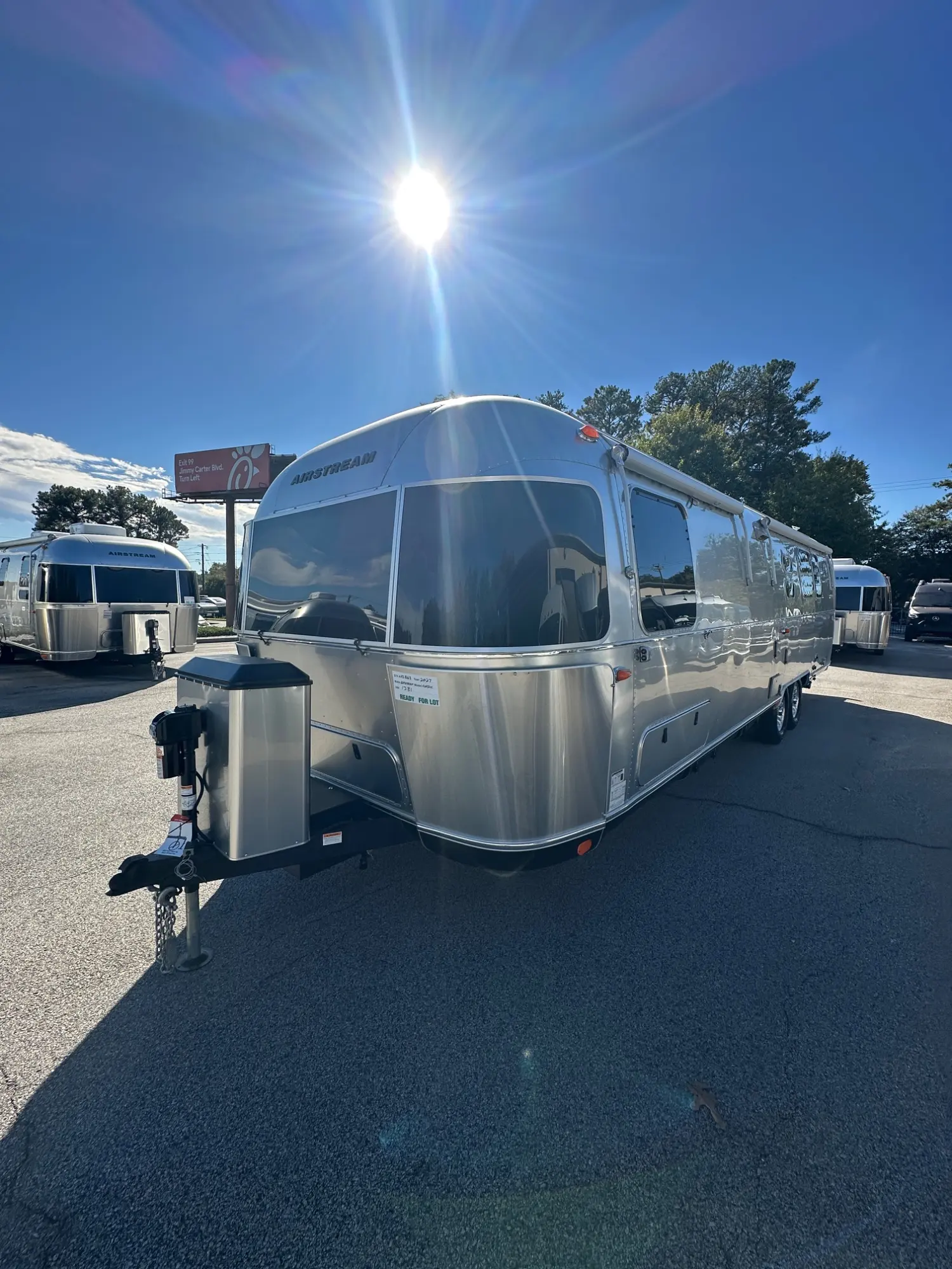 2027 Airstream Classic 33FBT - Image 5