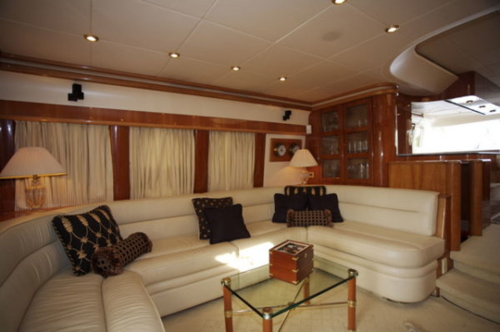 1999 Viking Sport Cruiser - Image 2