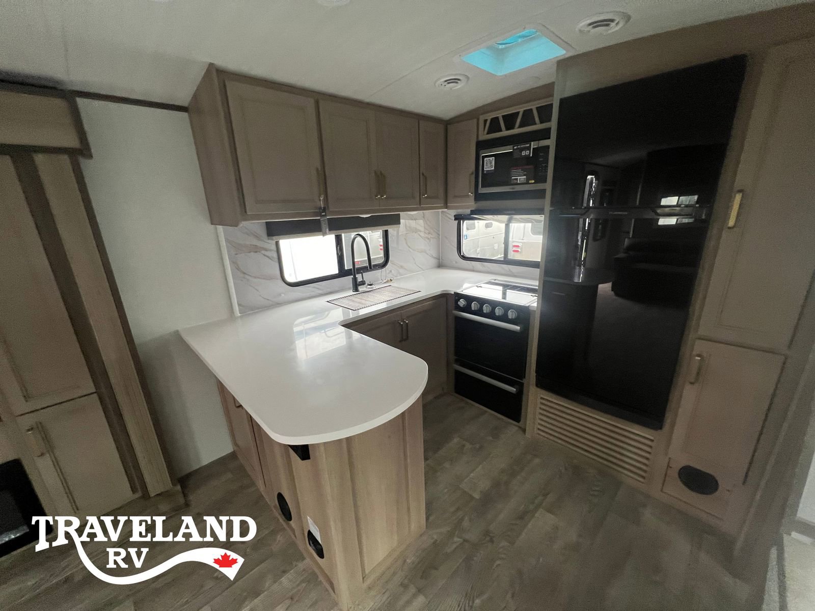 2025 Keystone Outback 332ML - Image 8