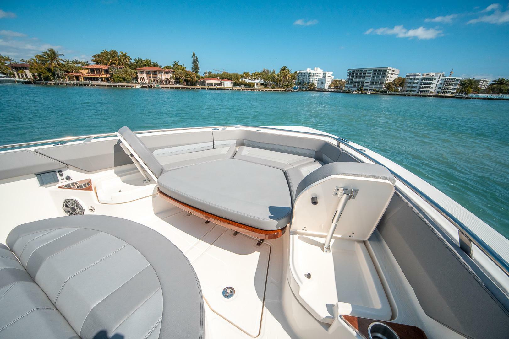 2023 Boston Whaler 420 Outrage - Image 6