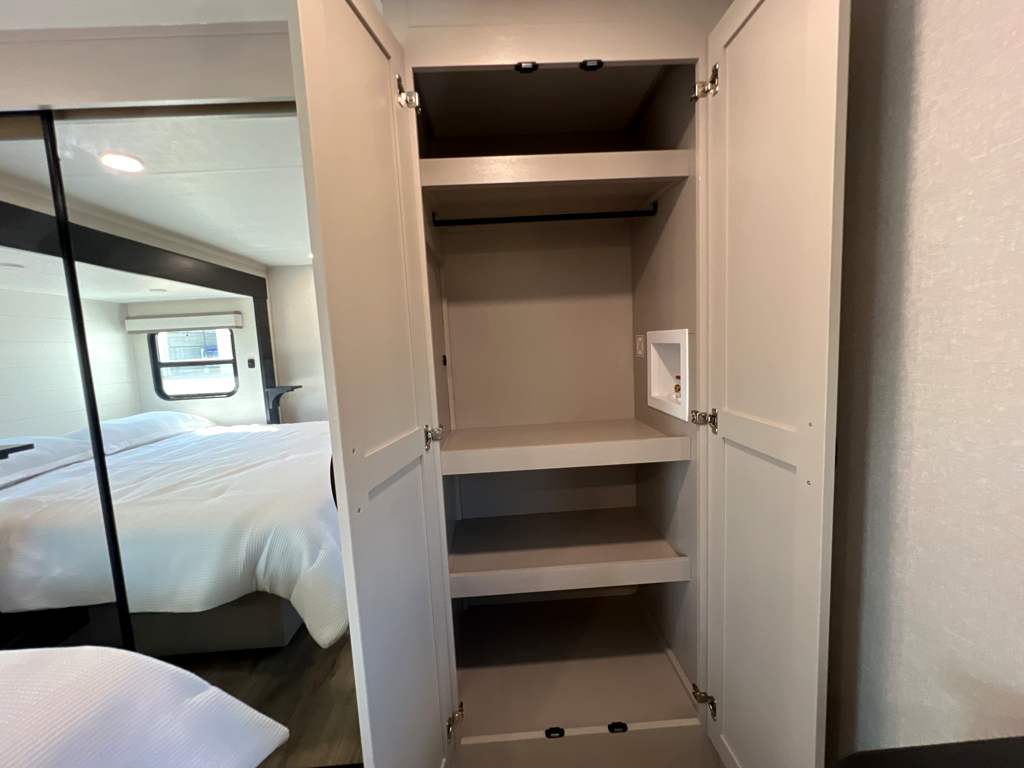 2026 JAYCO SEISMIC 395 - Image 26