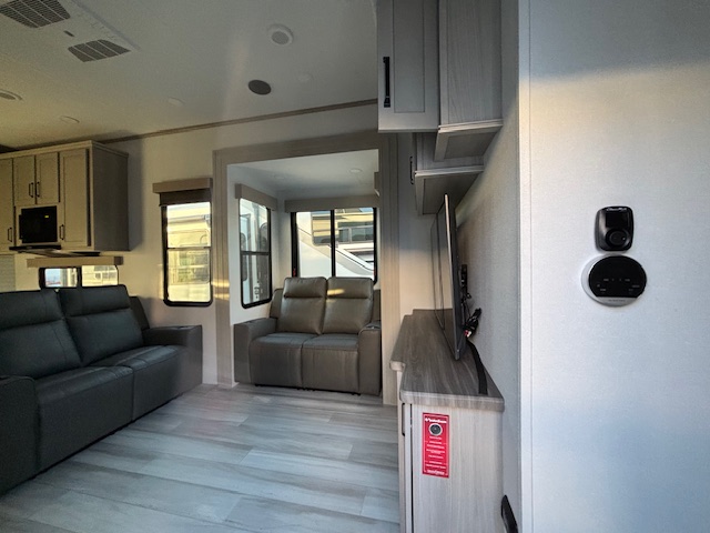 2026 Grand Design Momentum G-Class 415G - Image 15
