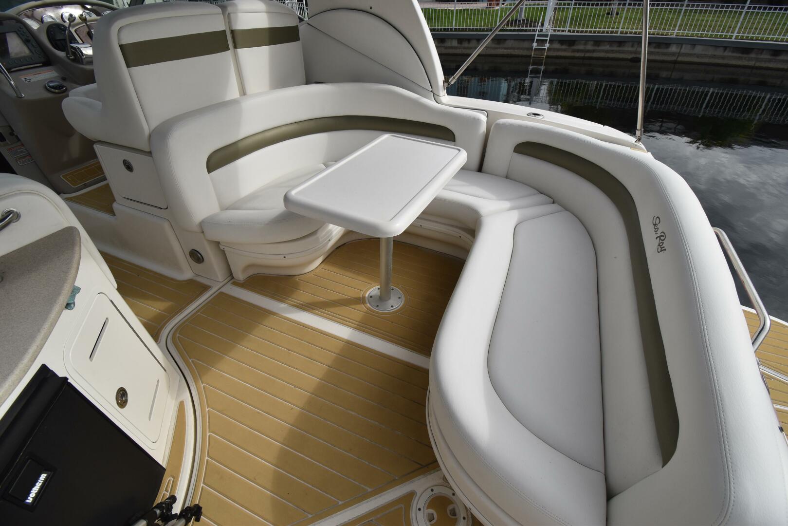 2006 Sea Ray 320 Sundancer - Image 9