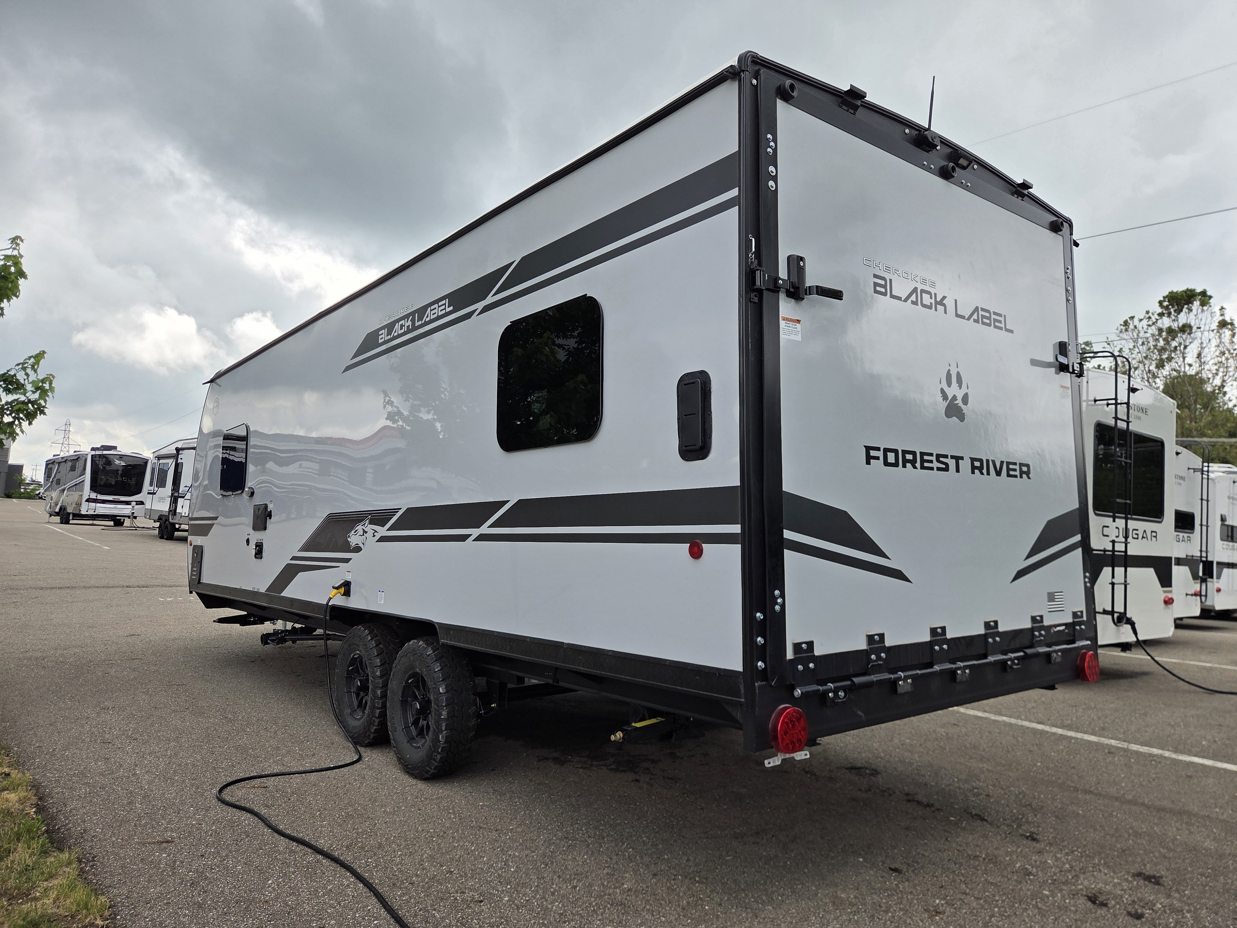 2027 Forest River Cherokee Grey Wolf Black Label 22RRBL - Image 3