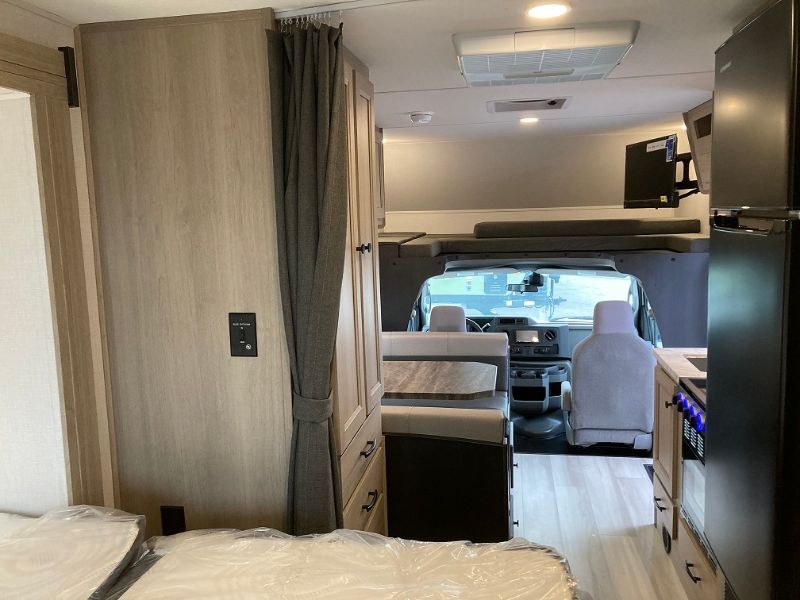 2026 Forest River Sunseeker LE 2250SLEF - Image 8