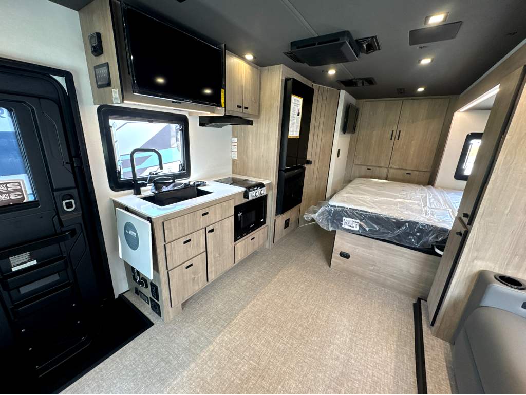 2027 Grand Design Lineage Series M 25FW - Image 9