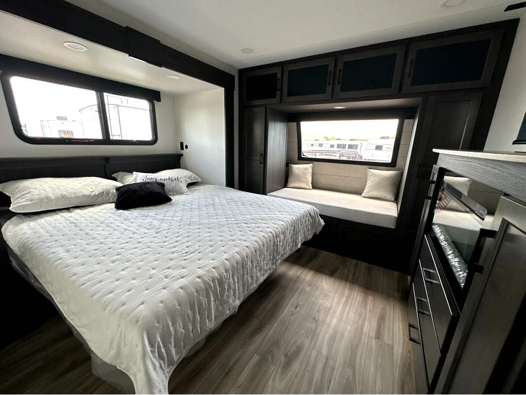 2027 VENTURE RV SPORTTREK 336VRK - Image 21