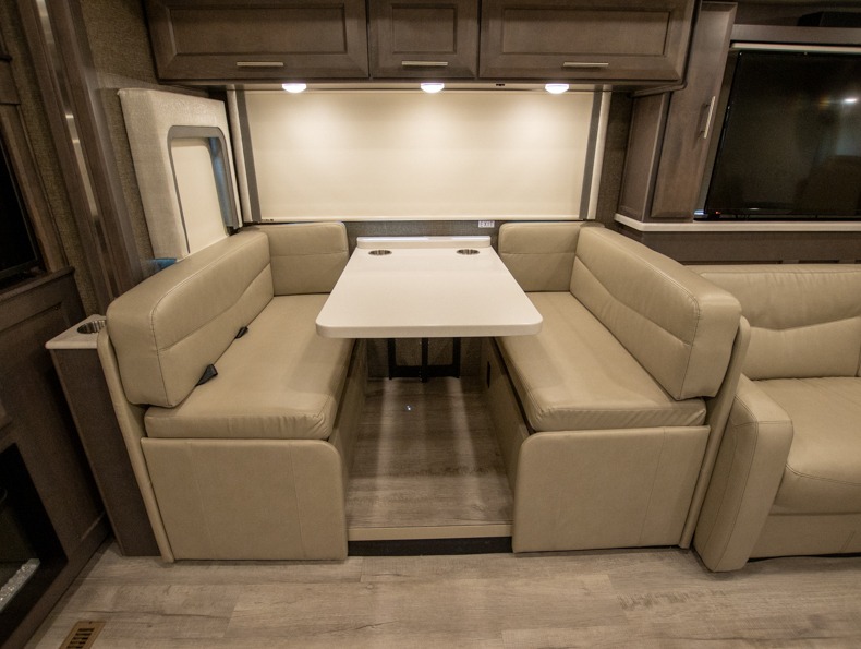 2022 Thor Motor Coach Palazzo 37.4 - Image 27