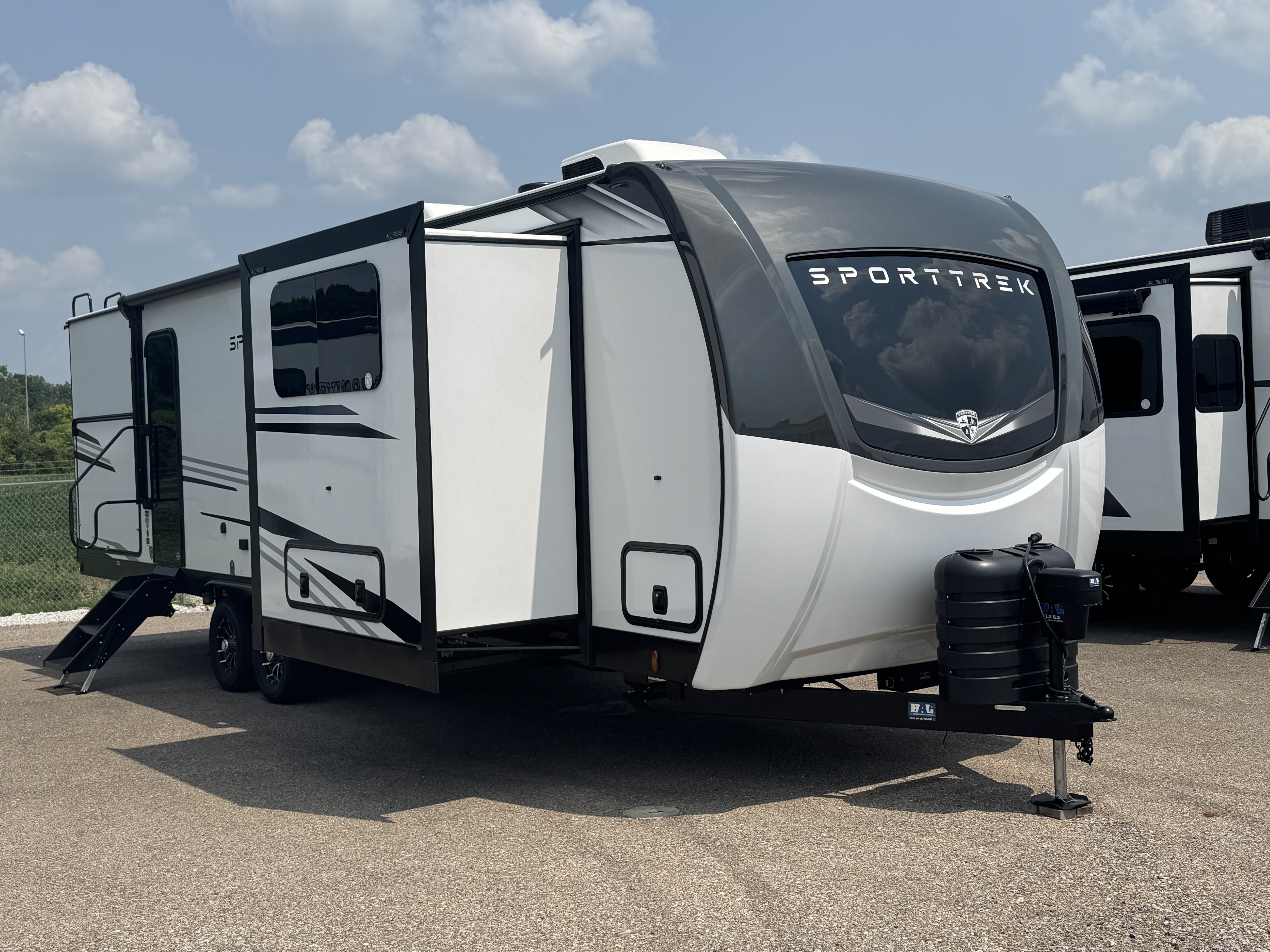 2027 VENTURE RV SPORTTREK 292VRB - Image 1