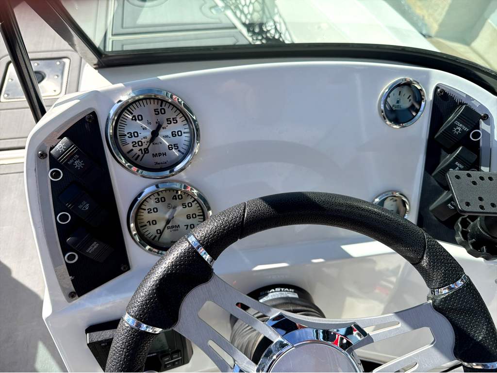 2019 Larson DFX 1750 - Image 25