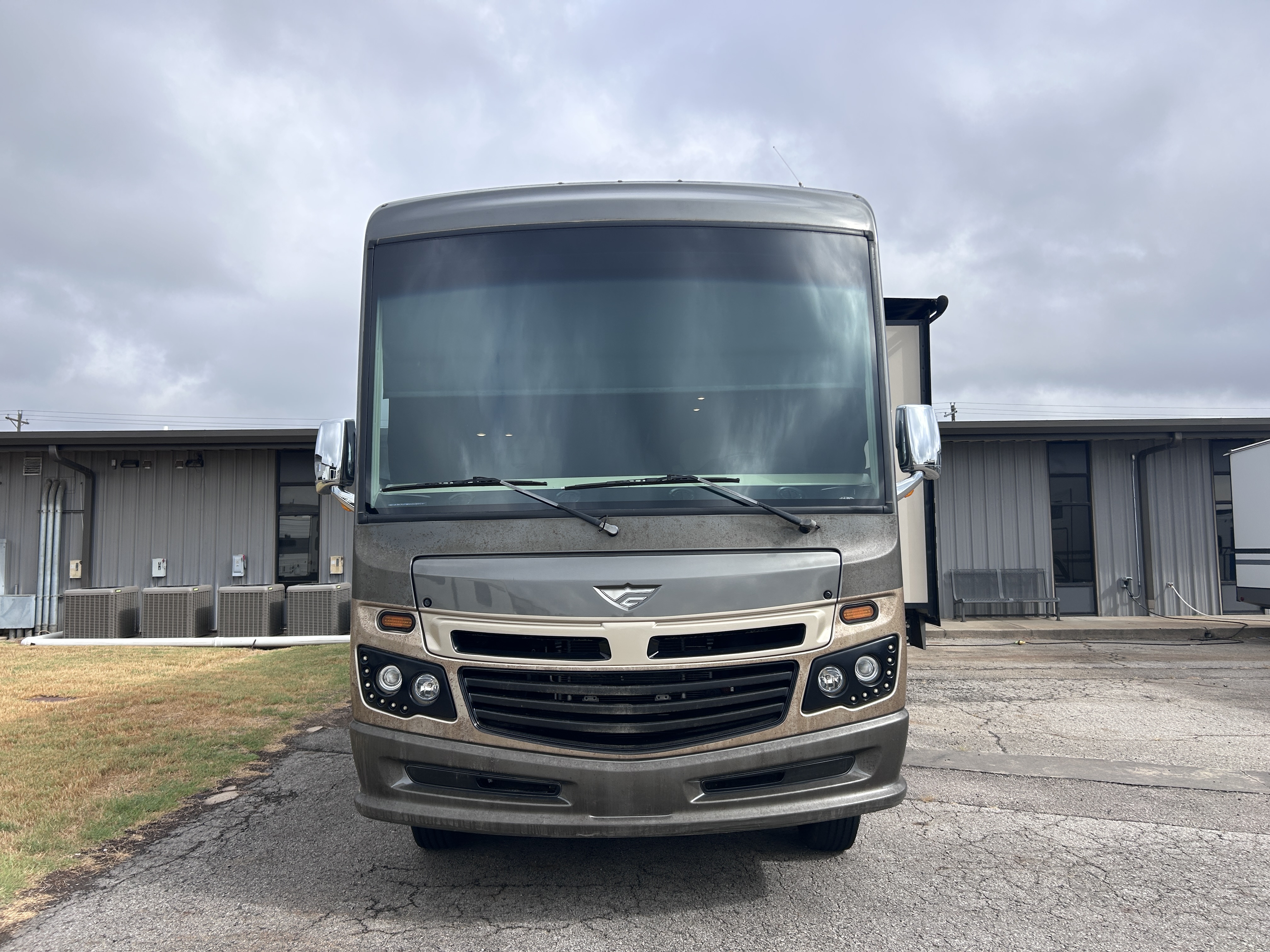 2017 Fleetwood Bounder 36Y - Image 3