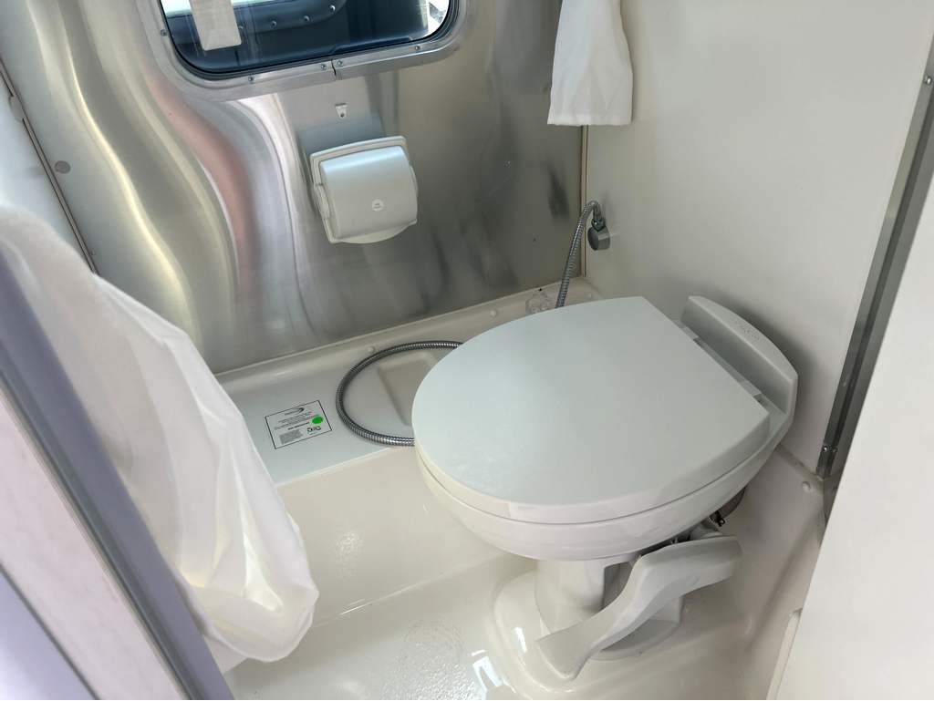 2025 AIRSTREAM BAMBI 16RB - Image 23