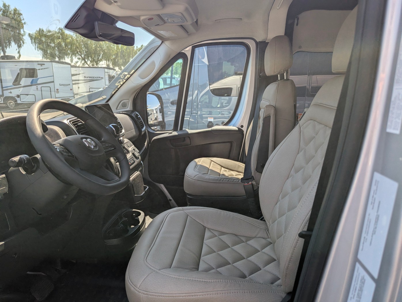 2027 Thor Motor Coach Tellaro 20U - Image 4