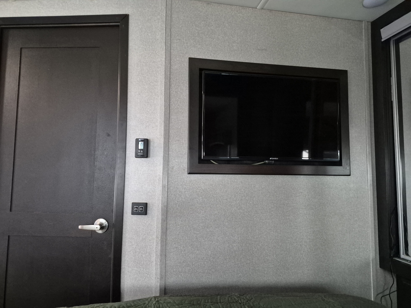 2018 DYNAMAX ISATA 5 30FWD - Image 19