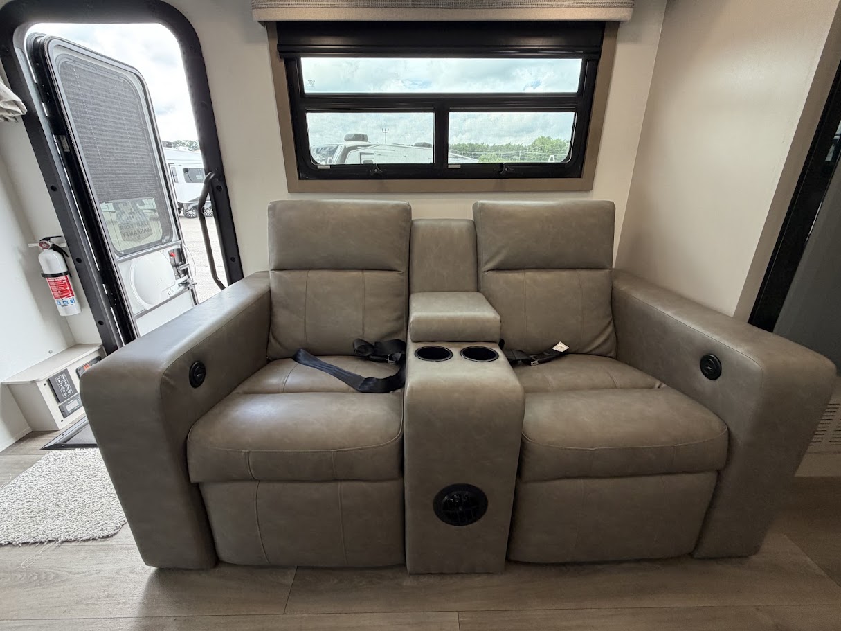 2027 JAYCO GREYHAWK XL 32U - Image 22