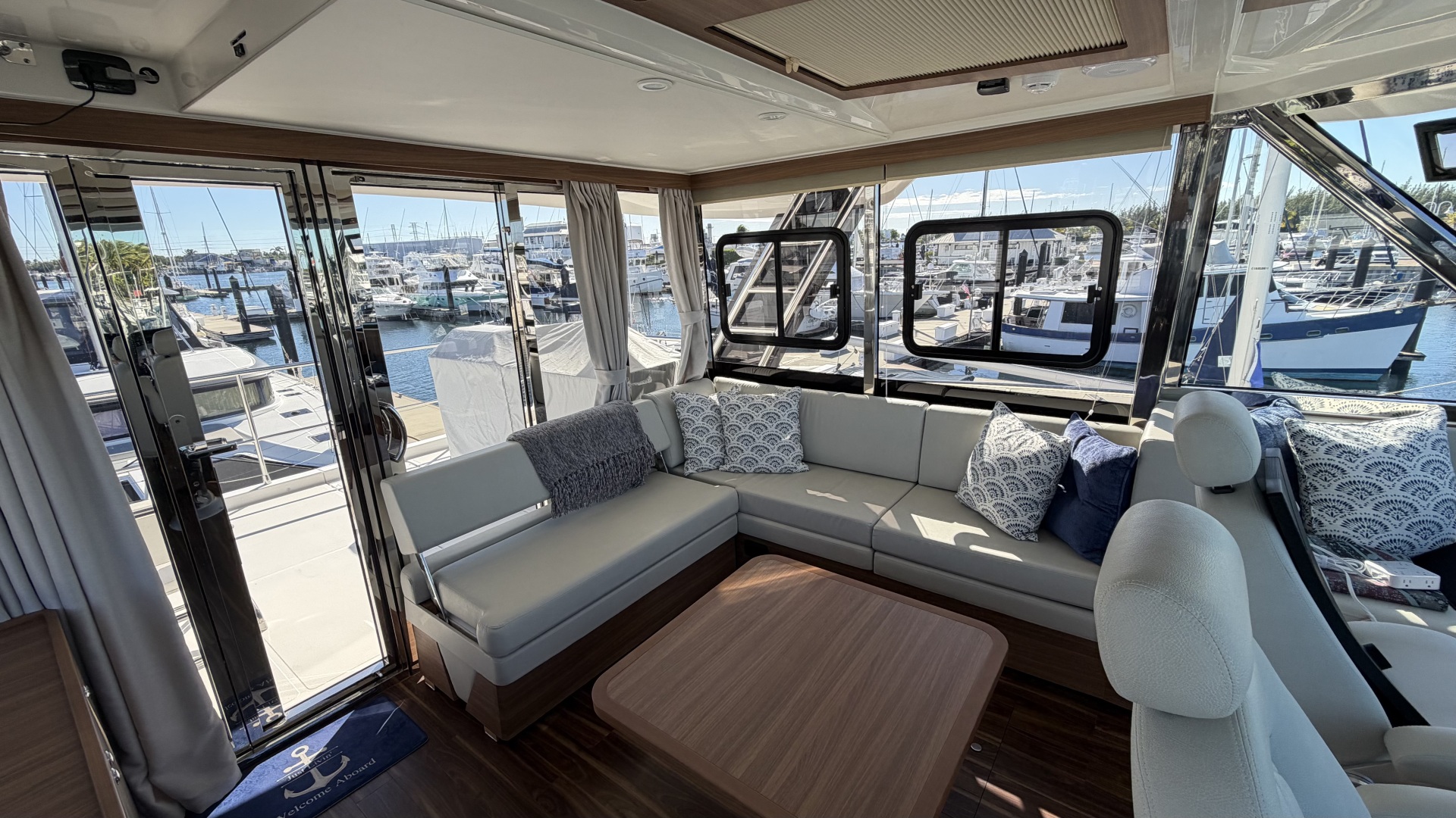 2025 Aquila 54 ENCLOSED BRIDGE - Image 73