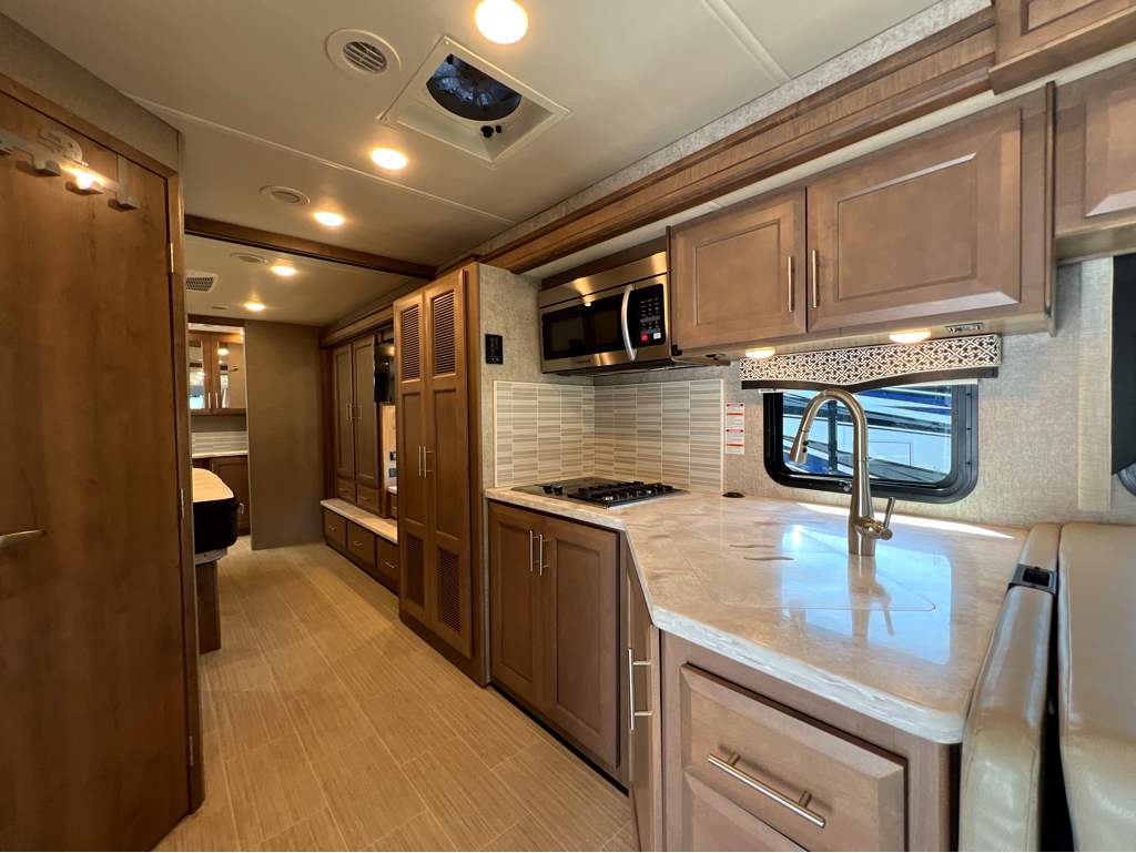2022 THOR MOTOR COACH MAGNITUDE BT36 - Image 12